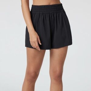Vuori Villa shorts women shorts size L